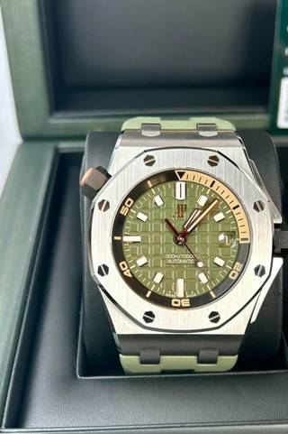 Audemars Piguet 15720ST Royal Oak Offshore 