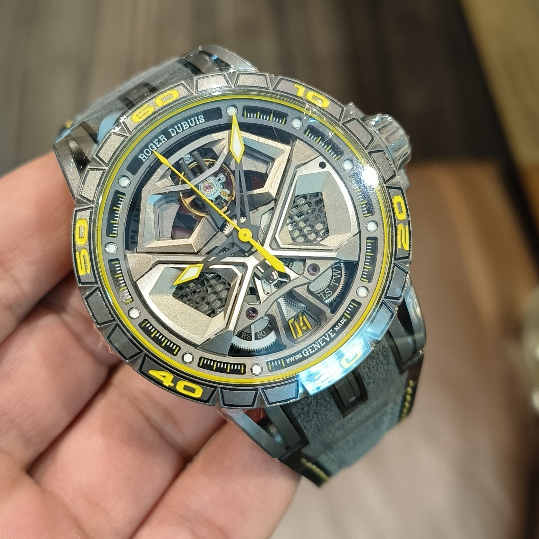 Roger Dubuis Excalibur Skeleton Huracan Titanium 88pcs Limited Edition 