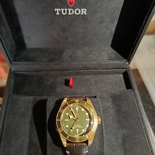 Tudor Black Bay 58 18K ( 79018V-0001 ) Tudor Black Bay 58 18K ( 79018V-0001 )